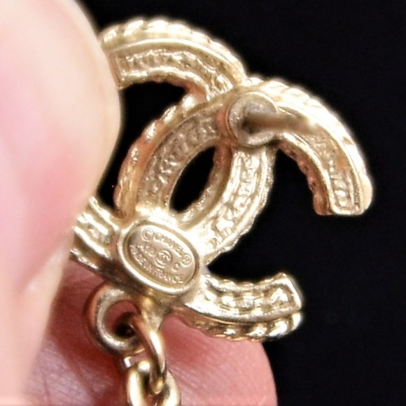 SOLD NEW  CHANEL Gold Cc Camellia 2018 Cruise - Picture 3 of 7